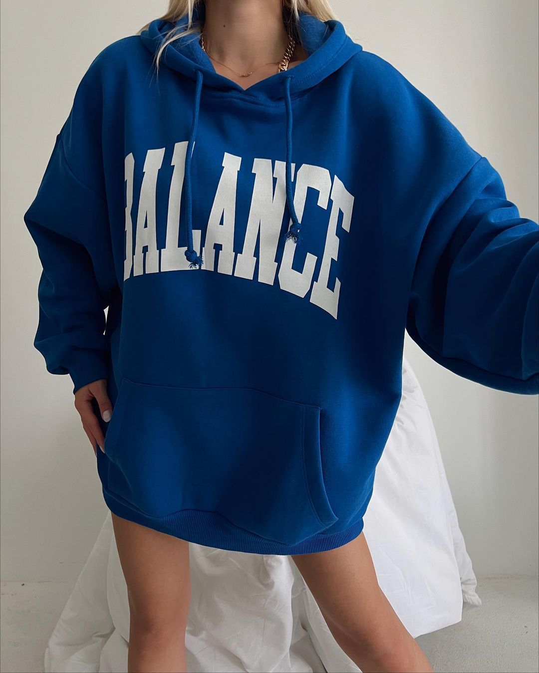 Damen Oversized Kapuzenpullover mit auffälligem Logo Merchesia