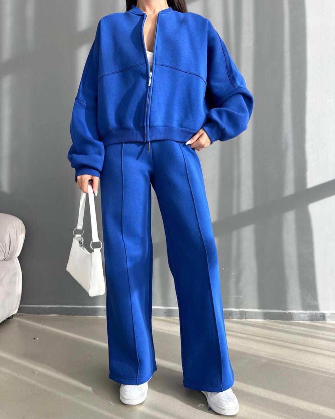 Damen Freizeitlook mit lässiger Zip-Jacke und weit geschnittener Hose Merchesia