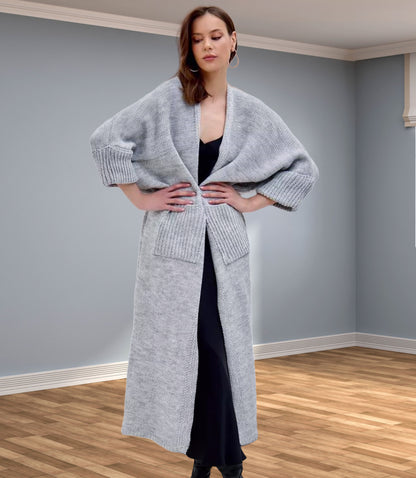 Damen Grobstrickmantel mit praktischen Taschen und elegantem V-Ausschnitt Merchesia