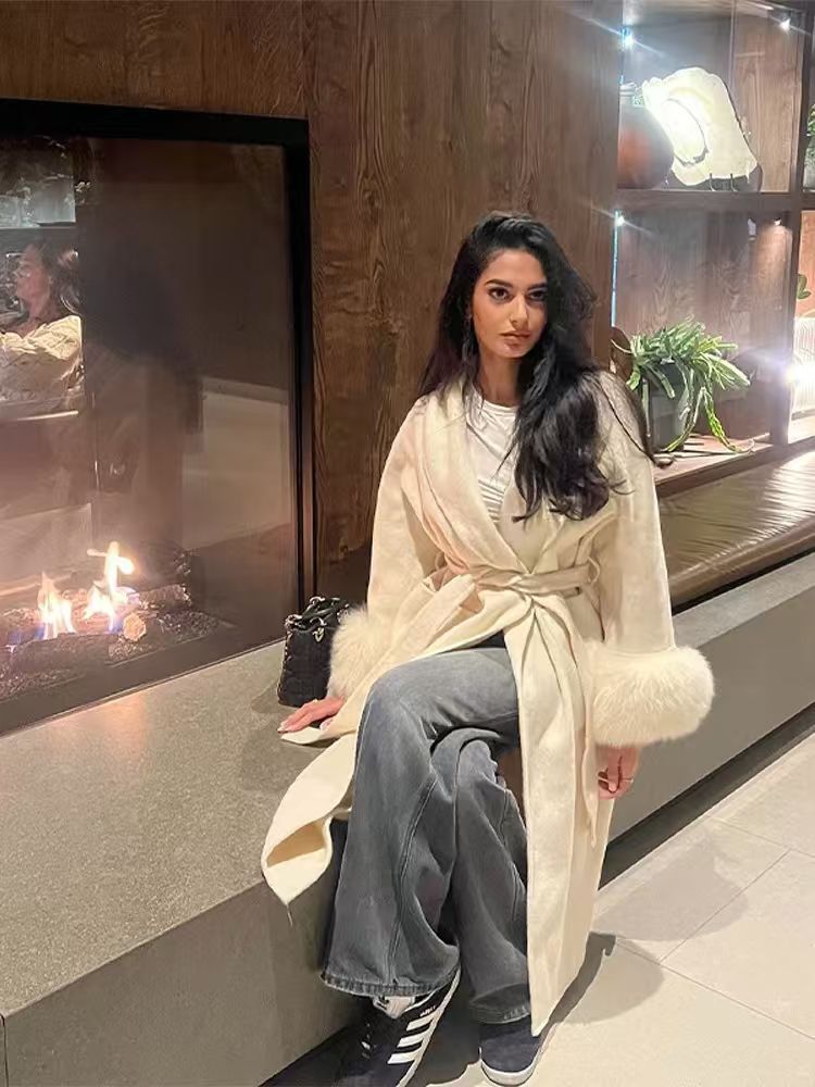 Damen eleganter, warmer Mantel mit luxuriösen Fellsärgen Merchesia