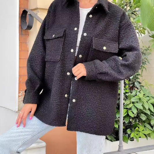 Damen Kuschelige Fleecejacke mit aufgesetzten Taschen und Knopfleiste Merchesia