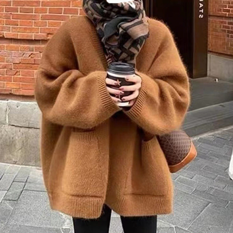 Damen Oversized Strickjacke aus hochwertigem Mohair-Mix mit tiefem V-Ausschnitt und praktischen Taschen Merchesia