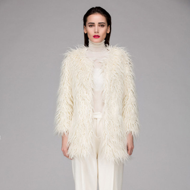 Damen Flauschiger Kunstpelzüberwurf mit großzügigem Schnitt und eleganten Ärmeln Merchesia