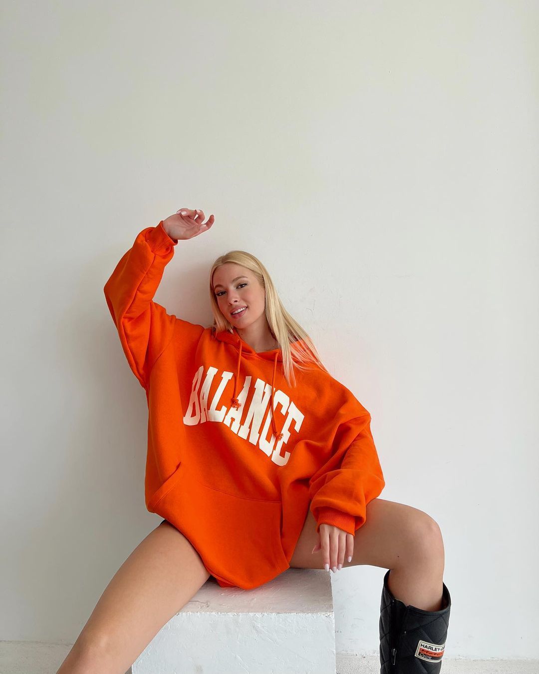 Damen Oversized Kapuzenpullover mit auffälligem Logo Merchesia