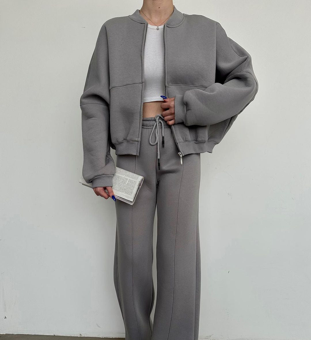 Damen Freizeitlook mit lässiger Zip-Jacke und weit geschnittener Hose Merchesia