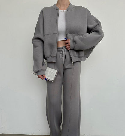 Damen Freizeitlook mit lässiger Zip-Jacke und weit geschnittener Hose Merchesia