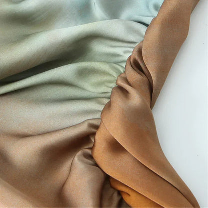 Batik-Satin-Schlupfkleid mit Wasserfallausschnitt