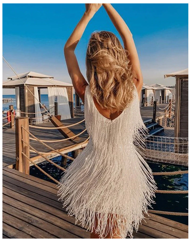 Modisches kurzes Damenkleid - Ausgabe 2024
