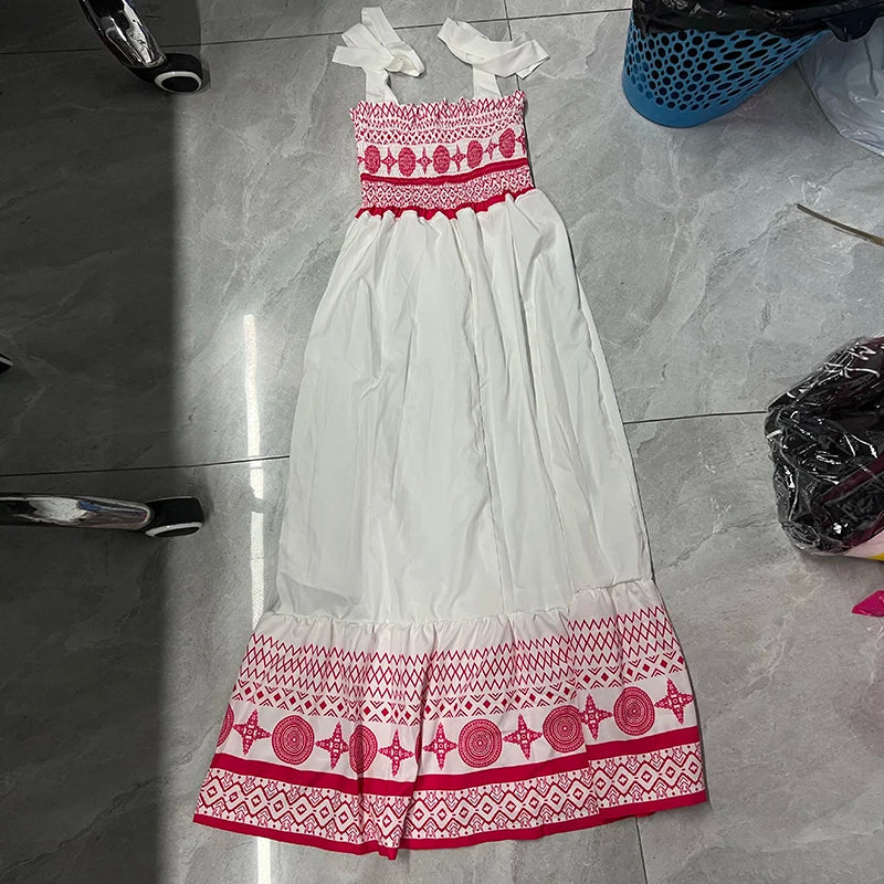 Bohemisches Maxikleid mit besticktem Saum