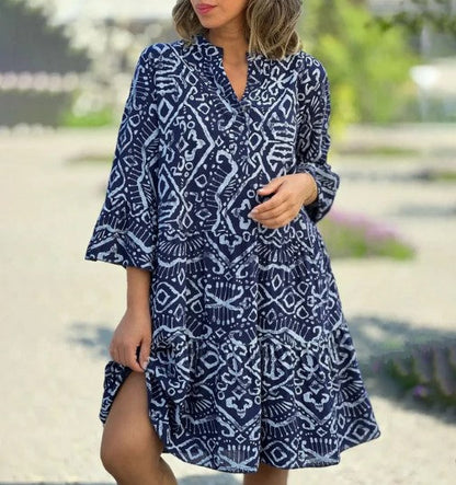 – boho-kleid mit stehkragen und ethnischem grafikdruck