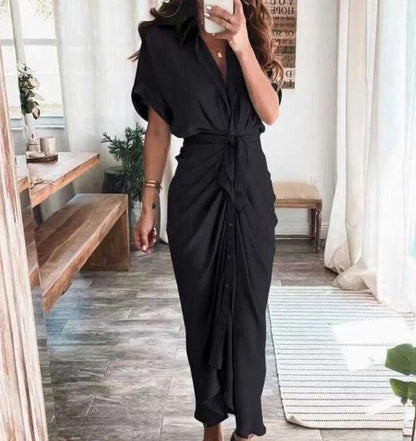 – bedrucktes maxikleid mit kurzen armeln und bindeknopf an der taille