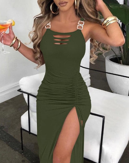 – figurbetontes kleid mit leiterausschnitt, schlitz und schnalle