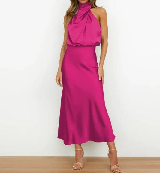 – champagnergrünes, schwarzes neckholder-maxikleid aus satin