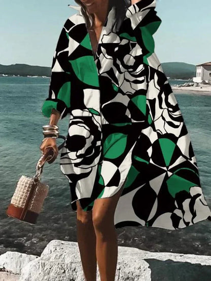 weites, farbenfrohes kleid mit sommerlichen mustern