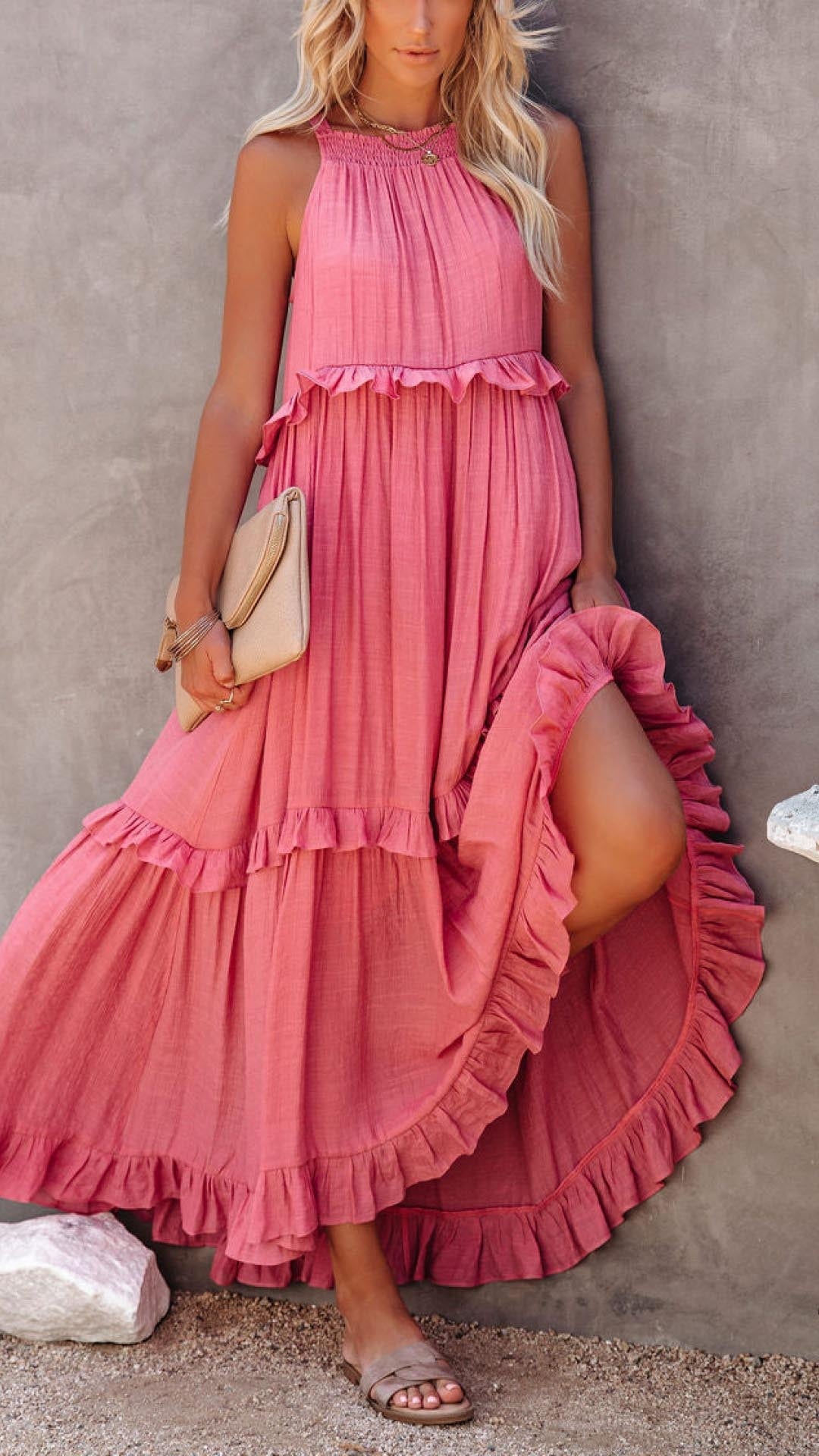 Schlichtes Maxikleid mit Neckholder und Rüschen