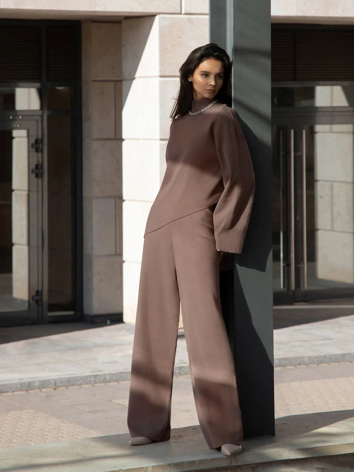 Merche Damenanzug - Hochkragenbluse & Weite Hosen