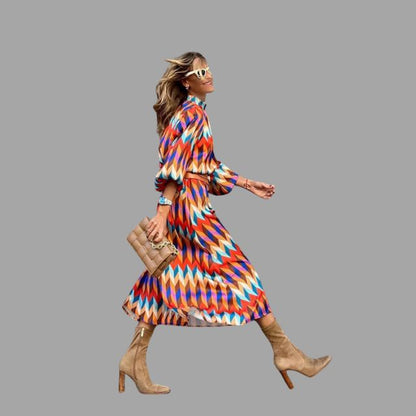 Buntes Midikleid mit Fischgrätenmuster und Gürtel