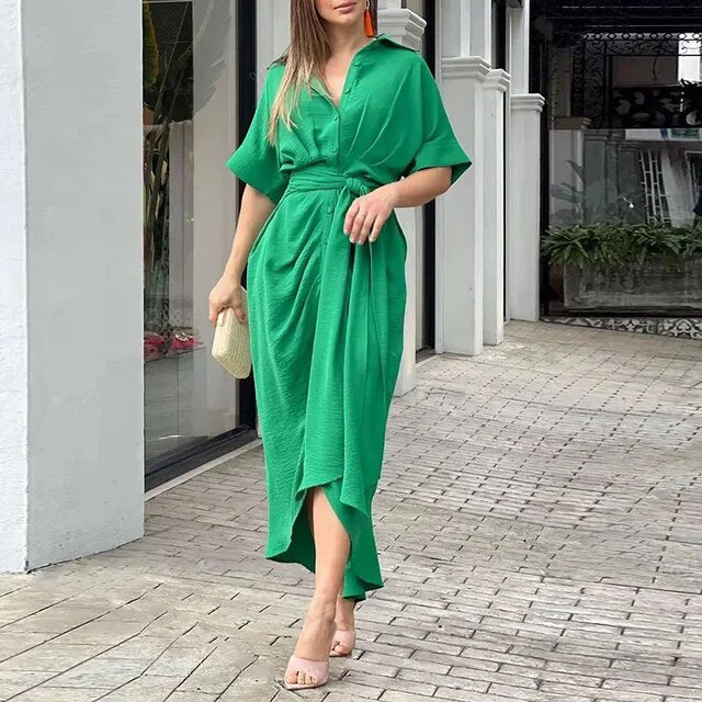 Kleid mit V-Ausschnitt und Gürtel um die Taille | Rosalie