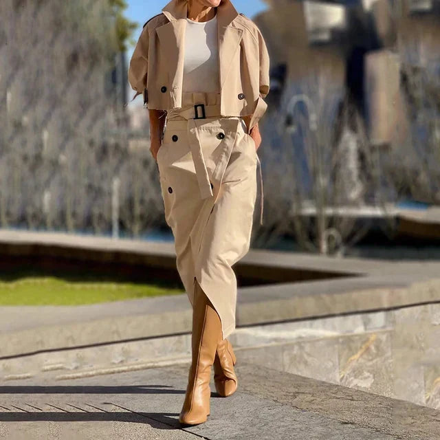 Merche Cropped Jacke mit V-Form Rock in Uni Farbe
