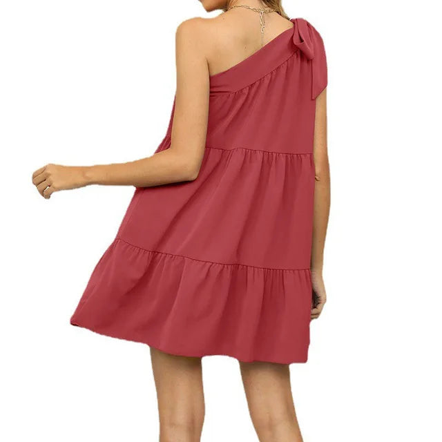 Lässiges Ein Schulter Minikleid