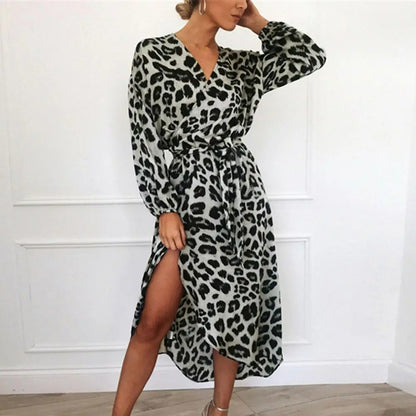 Kleid mit V-Ausschnitt und Tiermuster