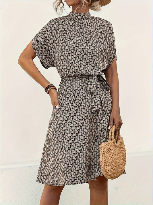 – allover-print-gürtelkleid für frühling und sommer