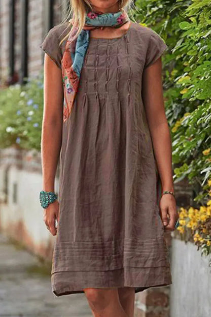 Lässiges Kleid mit kurzen Ärmeln und festem Patchwork-Ausschnitt