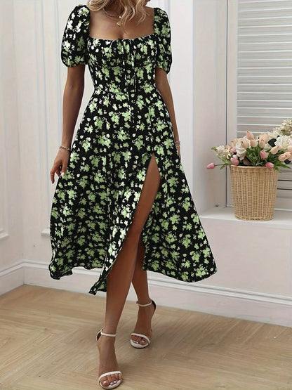 – florales a-linien-kleid mit geteiltem saum für den frühling