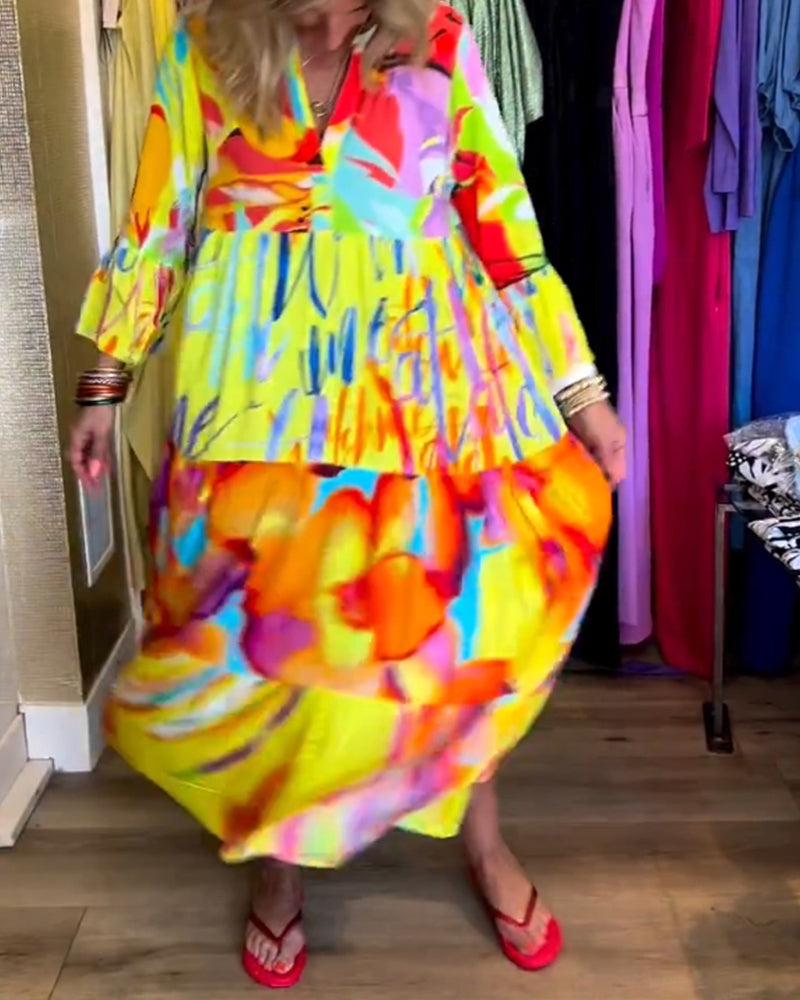 – Bedrucktes Kleid mit ausgestellten Ärmeln