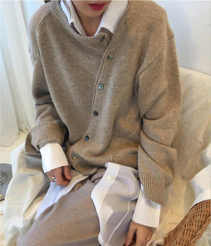 WW | Weiche Kaschmirstrickjacke Mit Diagalem Knopfverschluss