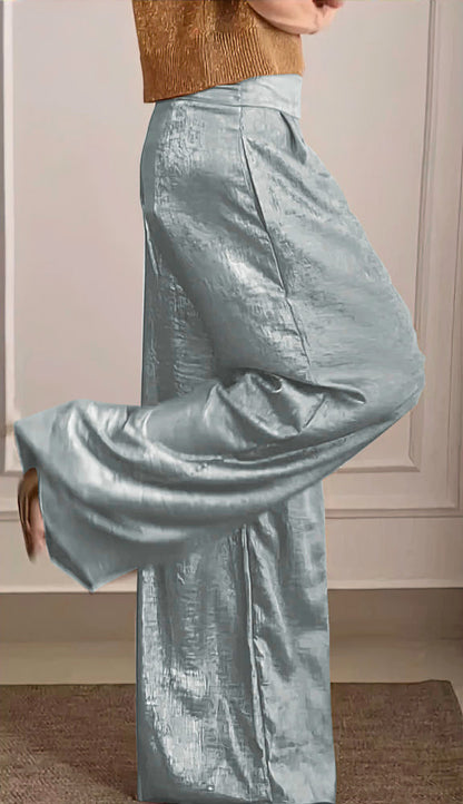 Merche Anzug für Frauen bestehend aus einem halbarmigen Oberteil aus glattem Satin und einer Hose