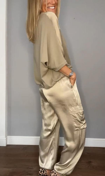 Merche Anzug mit einem Oberteil und einer Hose aus glattem Satin mit halben Ärmeln
