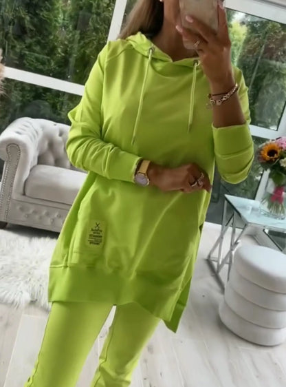 Merche Set bestehend aus einem einfarbigen Kapuzenpullover und gefütterten Leggings